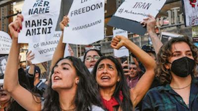 Women protesting "Say her name, Mahsa Amini" and "Women Life Freedom"