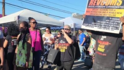 People turning their heads to hear the revcoms' message