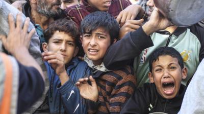 Gaza Strip:  children line up for food in Rafa, November 30, 2023.
