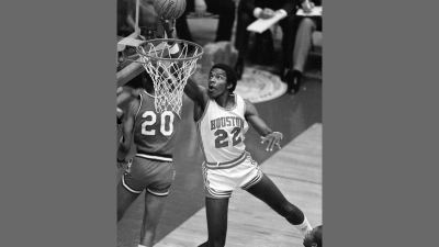 Clyde Drexler dunks the ball during NCAA Houston vs. Louisville game, April 3, 1983.