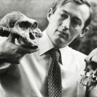 Richard Leakey with two skulls